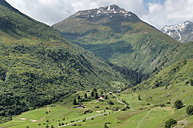 Casa di gruppi con Piz Cavradi